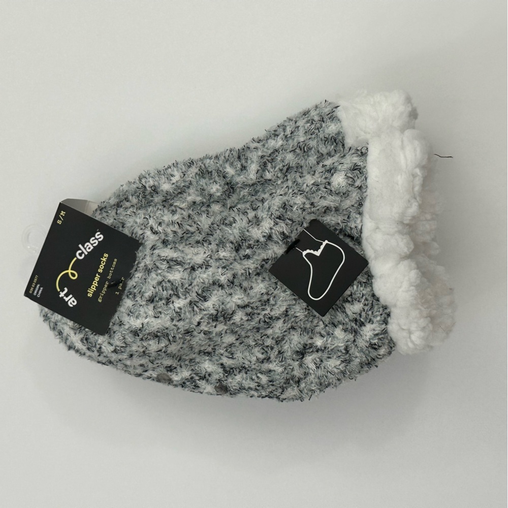 NWT Art Class Slipper Socks Gripper Bottom kids S/M Target Grey Gray